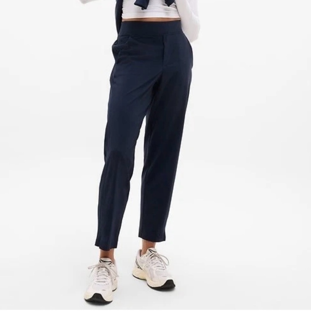 Athleta Brooklyn Ankle Cropped Performance  pants  in Navy!